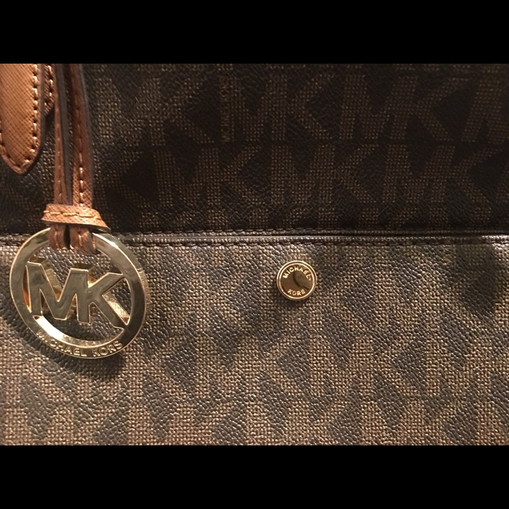 MK Signature Tote and matching wallet. - Picture 4 of 8